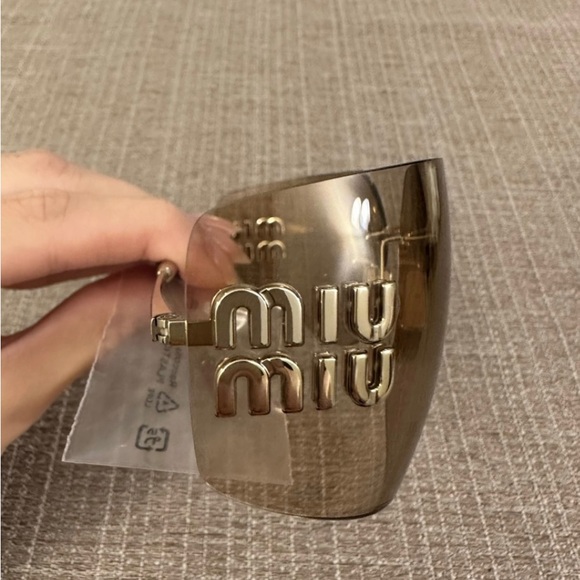 NWT Miu Miu Runway Sunglasses in Rose Gold - Picture 5 of 6